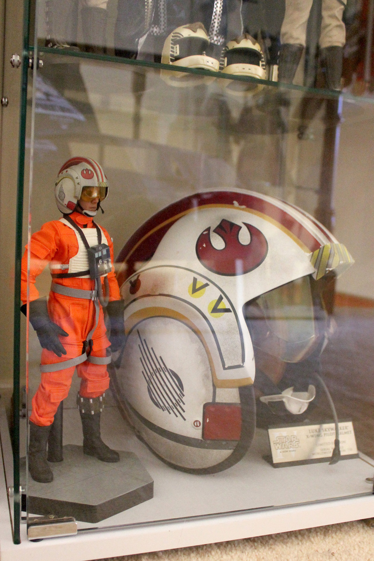 12" Luke Skywalker (Sideshow); 1:1 Luke X-Wing pilot helmet (eFX)