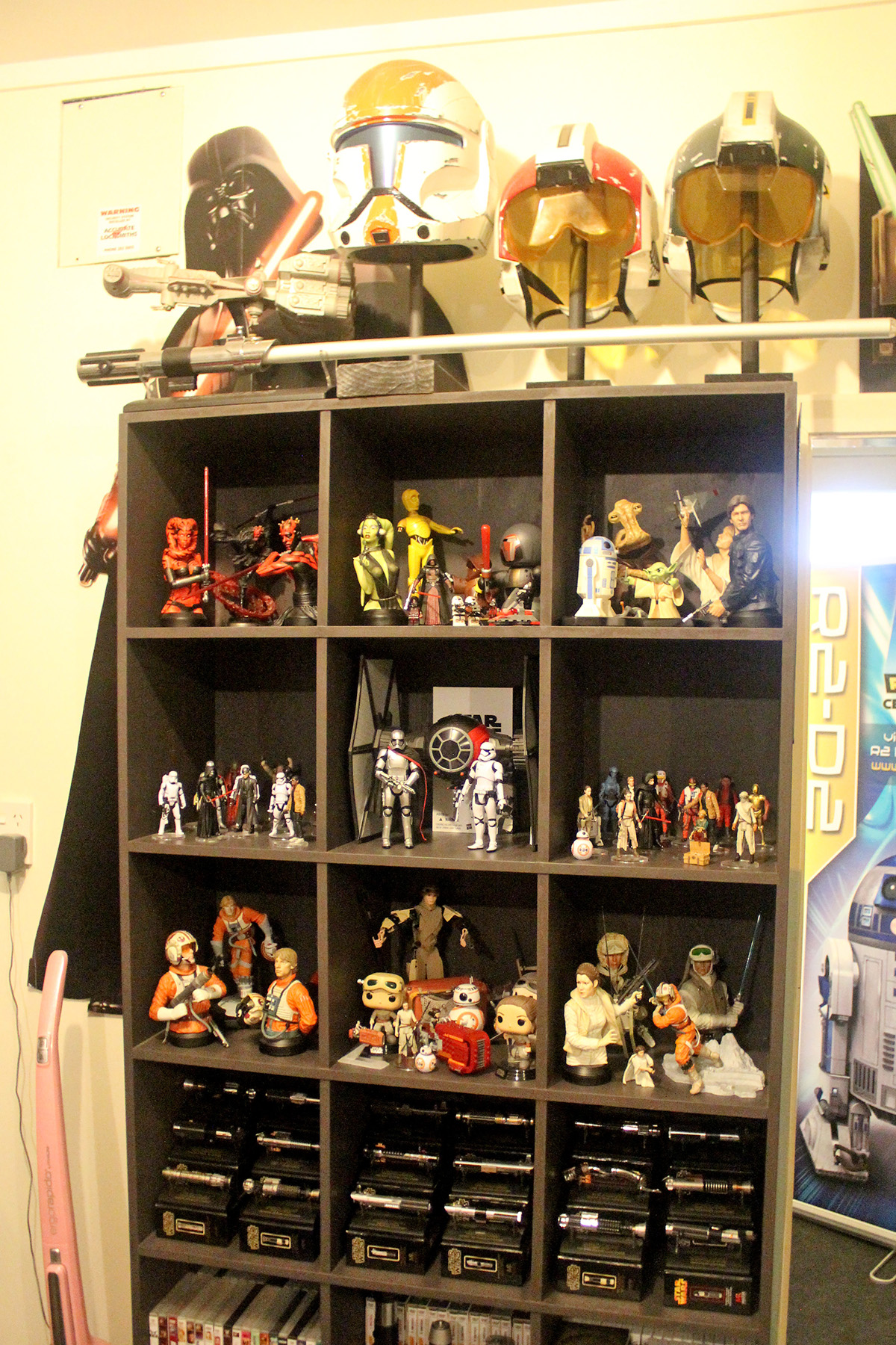 Shelf displays