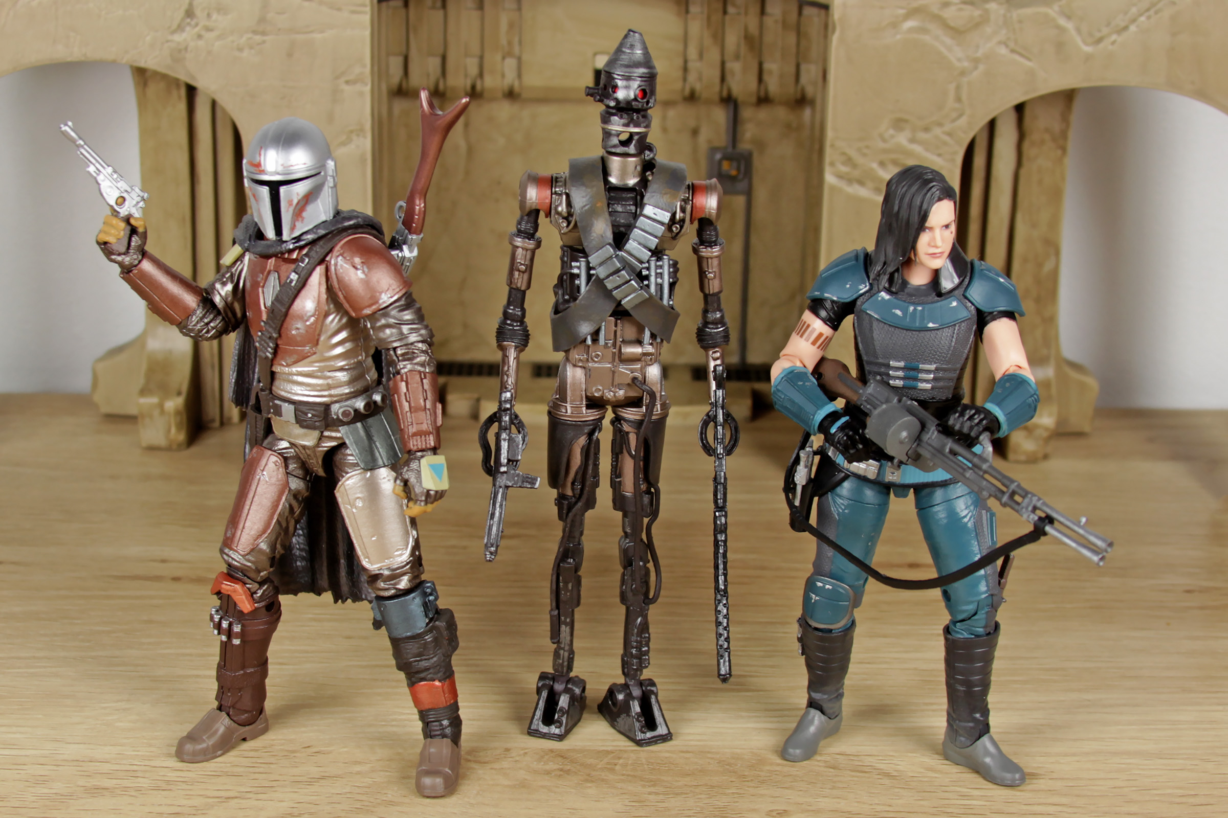 TBS6 Figures: The Mandalorian, IG-11, Cara Dune